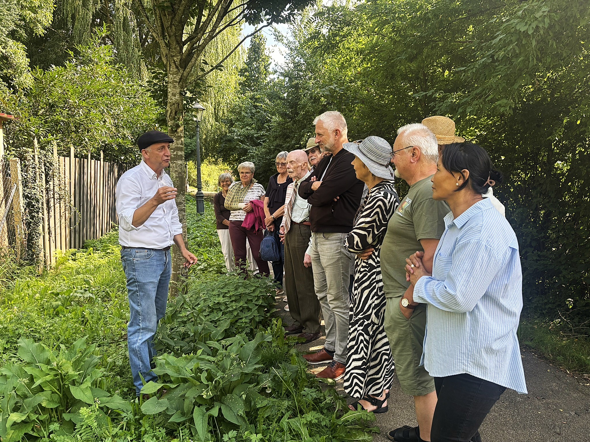 Die G&auml;ste und Mitarbeitenden sind gl&uuml;cklich &uuml;ber die neue Terrasse