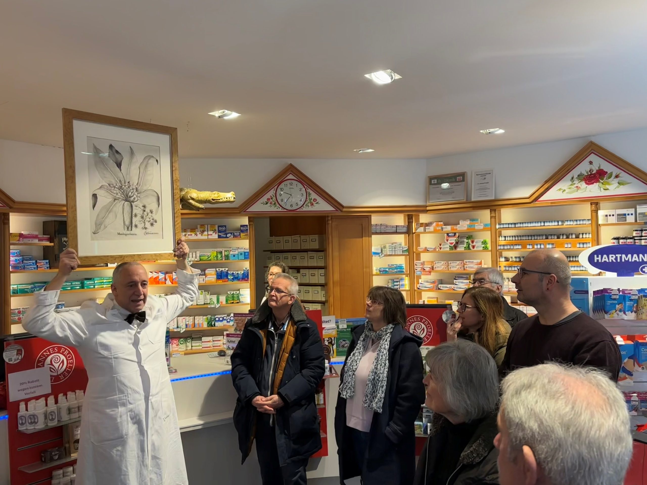 Die G&auml;ste und Mitarbeitenden sind gl&uuml;cklich &uuml;ber die neue Terrasse